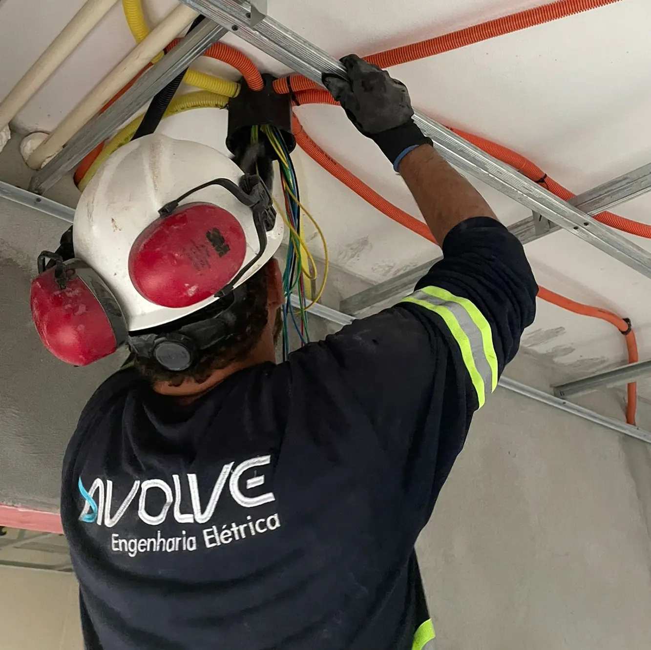 Instalações Elétricas Comerciais, Industriais e Residenciais